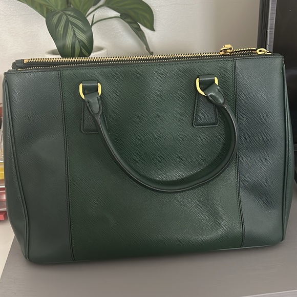 Prada handbag - Picture 4 of 6